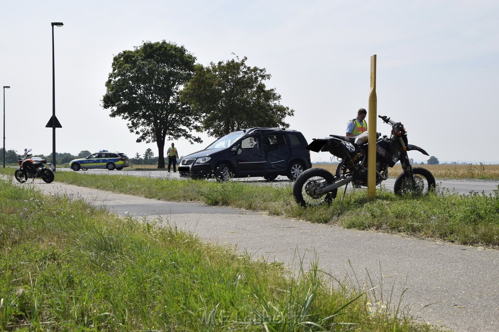 Schwerer Krad Pkw Unfall Koeln Porz Libur Liburer Landstr (Krad Fahrer nach Tagen verstorben) P086.JPG - Miklos Laubert